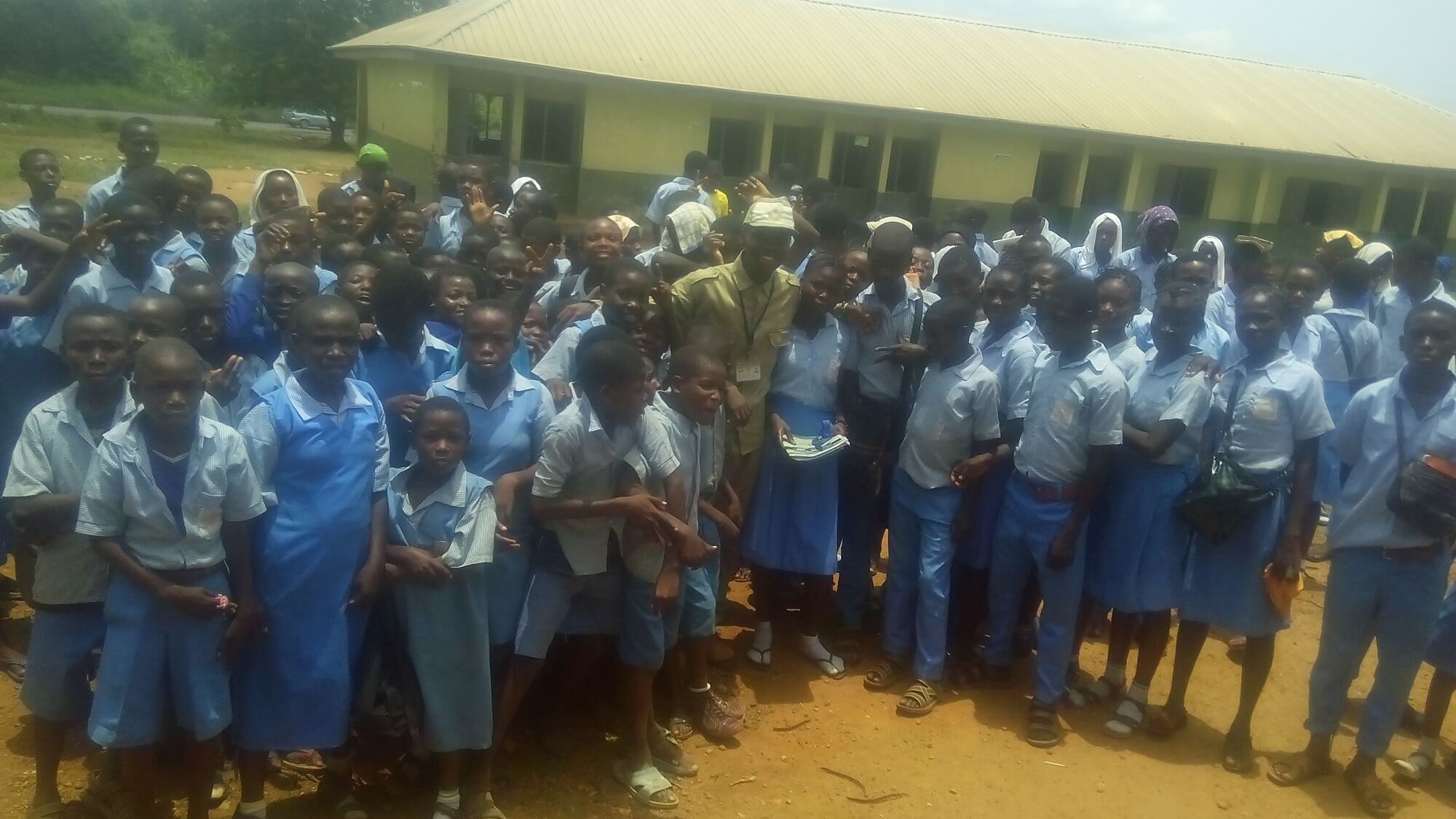 Oguara Rankins constructs signpost for school, donates trashbin